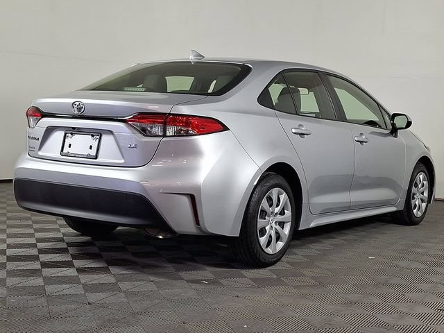 Used 2023 Toyota Corolla LE w/ Carpet Mat Package (TMS) FWD image 9