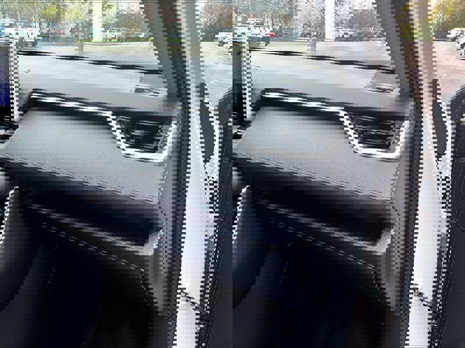 Used 2025 Toyota RAV4 XLE image 13