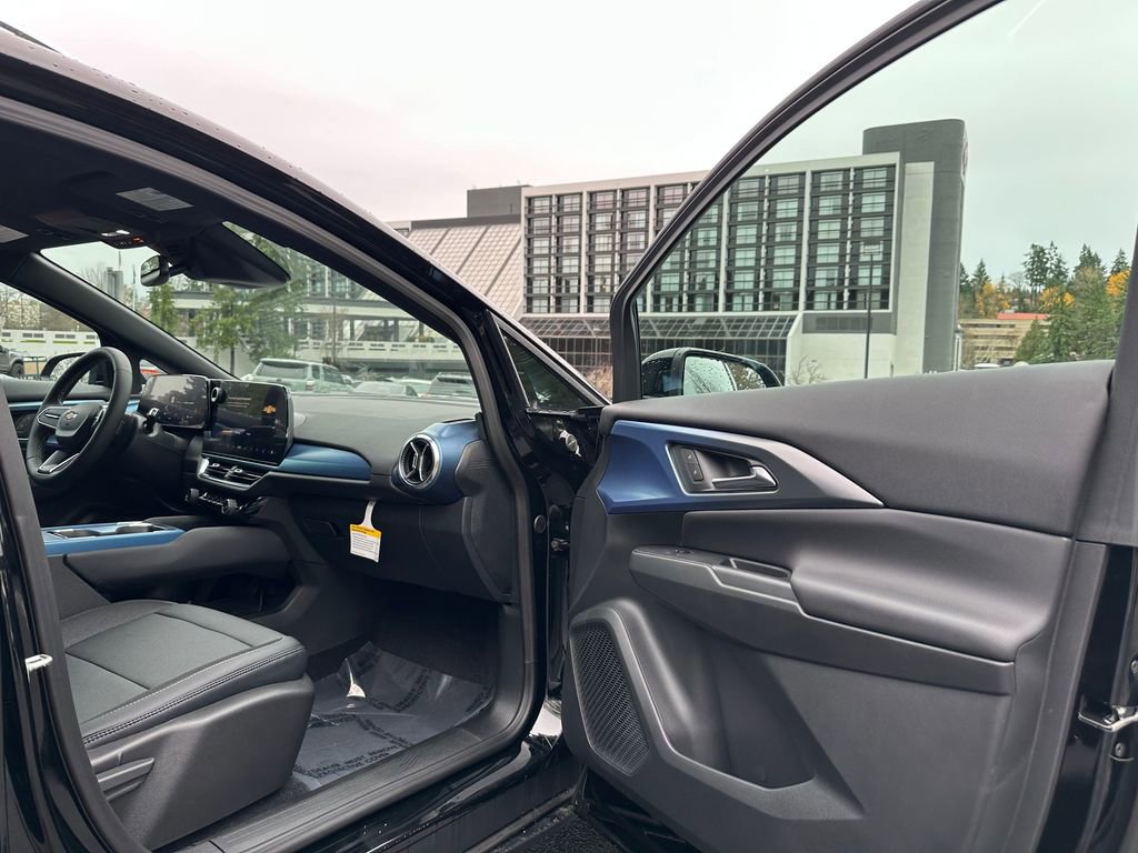 New 2026 Chevrolet Equinox EV LT image 11