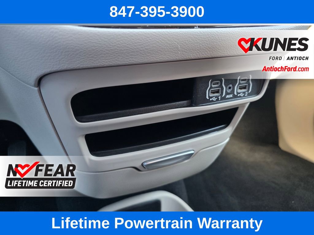 Used 2024 Chrysler Pacifica Touring-L image 60