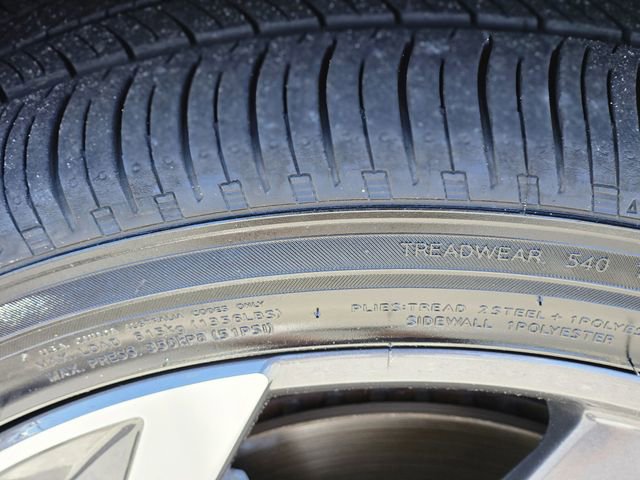 Used 2025 Hyundai Elantra Limited FWD image 11