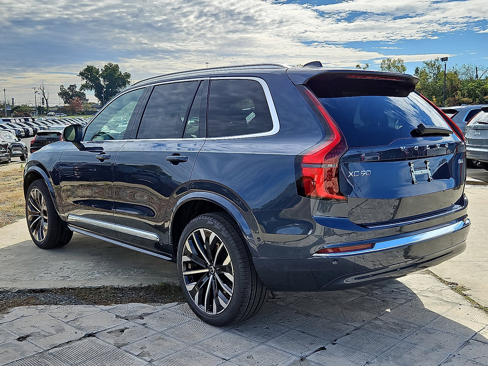 New 2026 Volvo XC90 B6 Plus w/ Protection Package Premier image 4