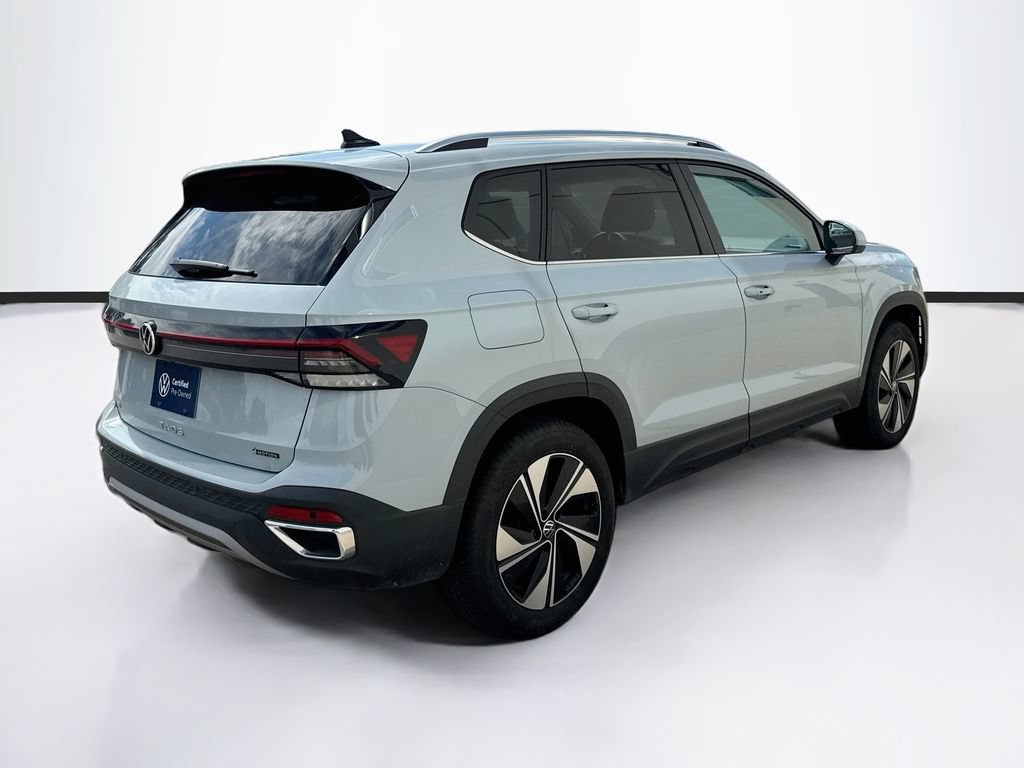 Used 2025 Volkswagen Taos SE AWD/4WD image 5