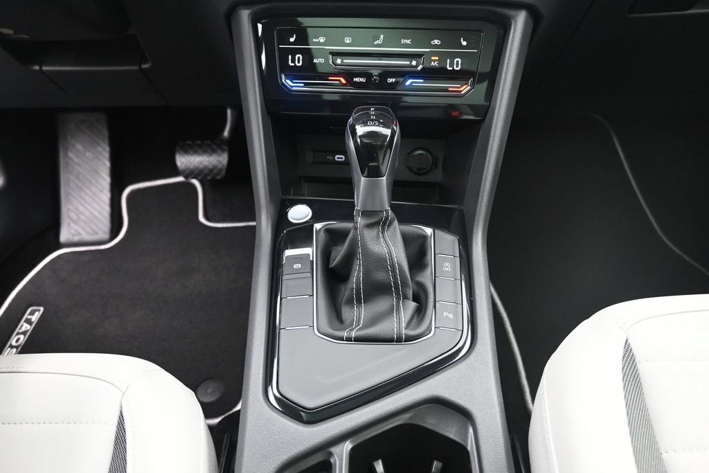 New 2026 Volkswagen Taos SE FWD image 13