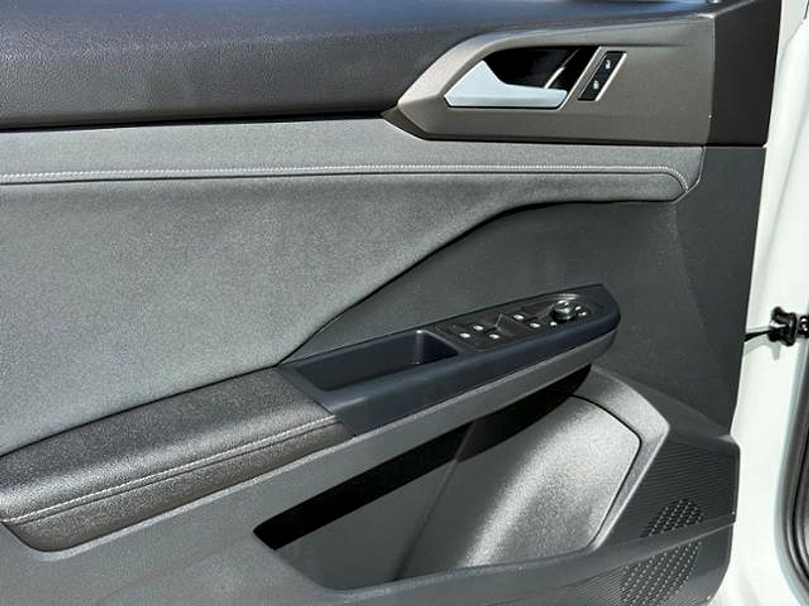 New 2026 Volkswagen Taos SE FWD image 9