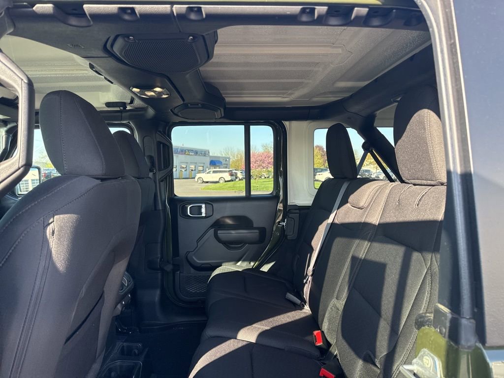 Used 2022 Jeep Wrangler Unlimited Sport AWD/4WD image 6