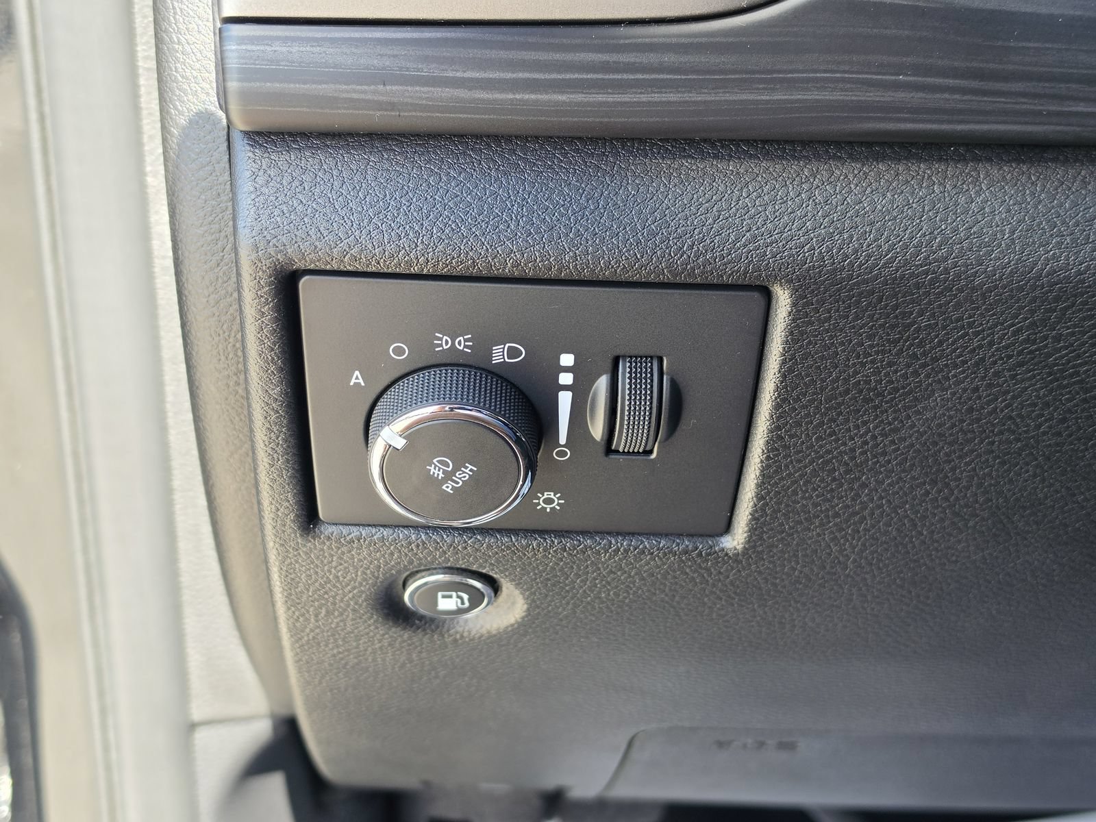 Used 2022 Jeep Grand Cherokee Laredo X RWD image 34