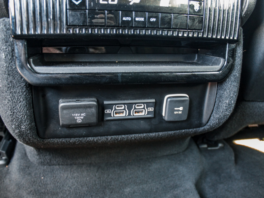 Used 2023 Jeep Wagoneer L Series II RWD image 29
