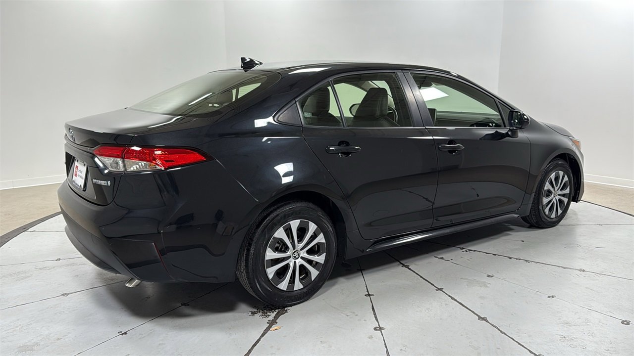 Used 2022 Toyota Corolla LE image 5