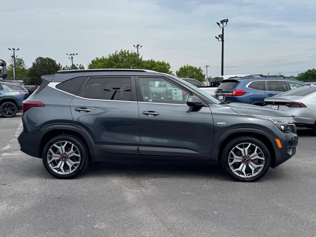 Used 2021 Kia Seltos S AWD/4WD image 2