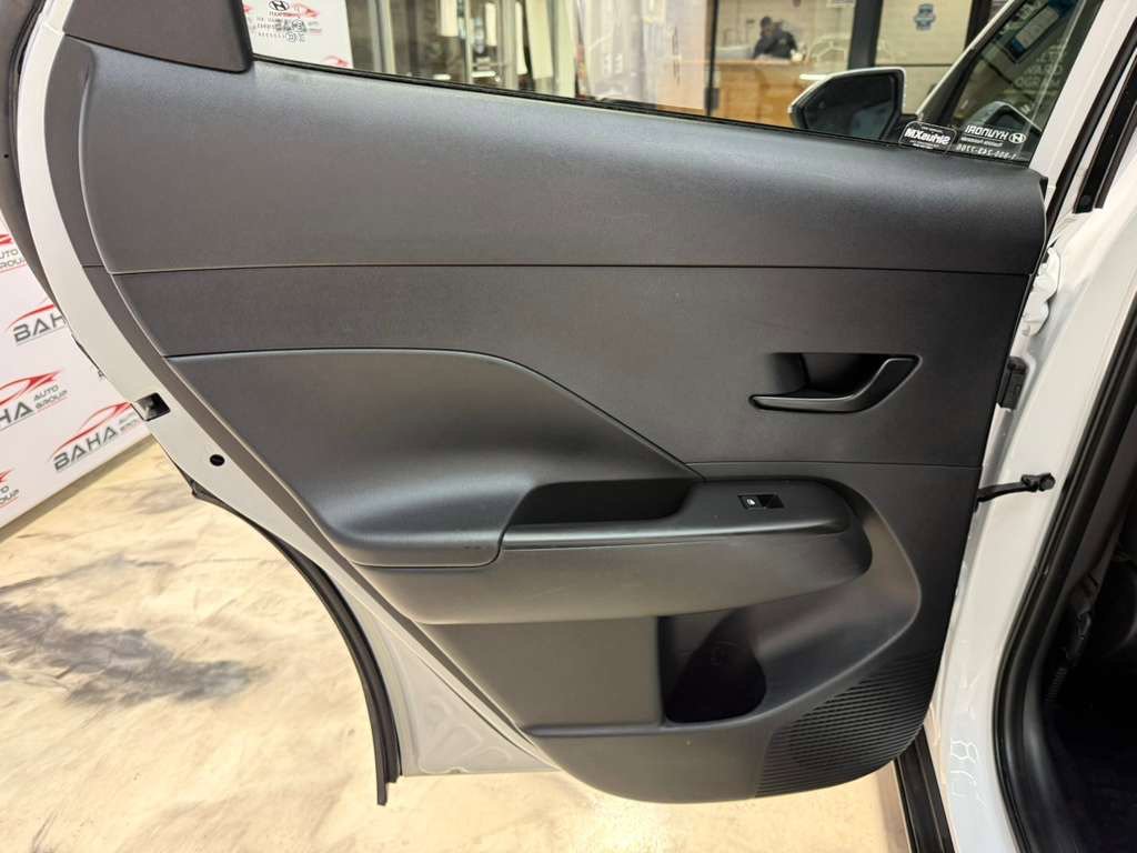 Used 2025 Hyundai Kona SEL image 42