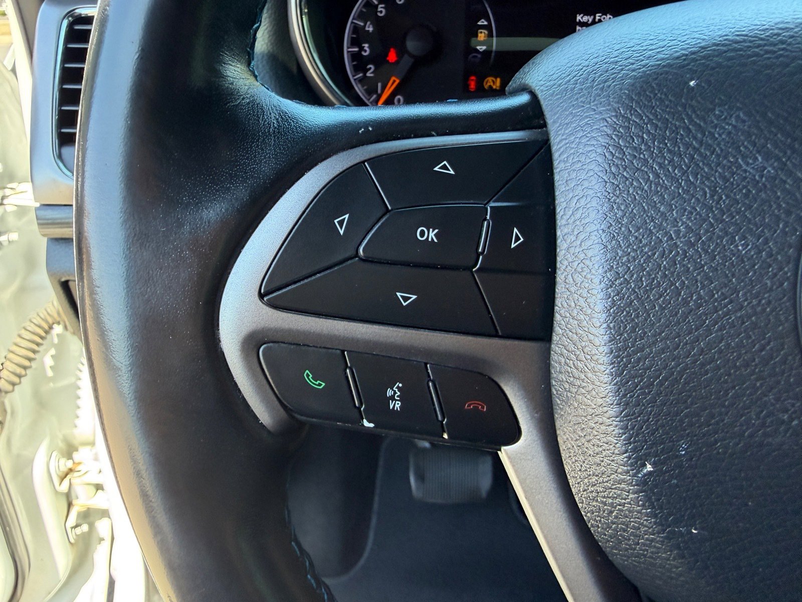 Used 2020 Jeep Grand Cherokee Laredo RWD image 17
