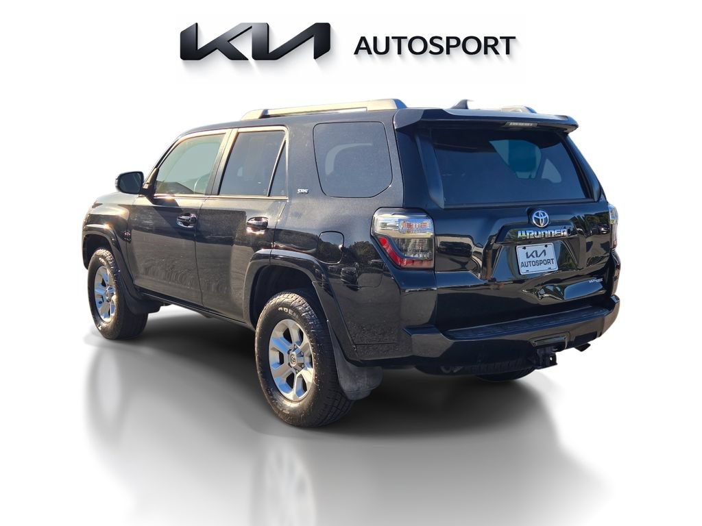 Used 2018 Toyota 4Runner SR5 AWD/4WD image 10