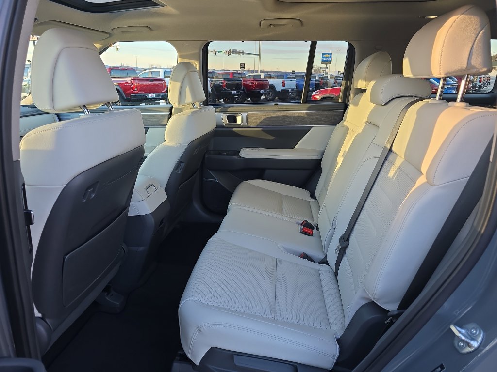 Used 2025 Hyundai Santa Fe Limited image 20