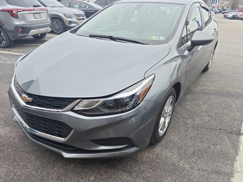 Used 2018 Chevrolet Cruze LT w/ Convenience Package image 2