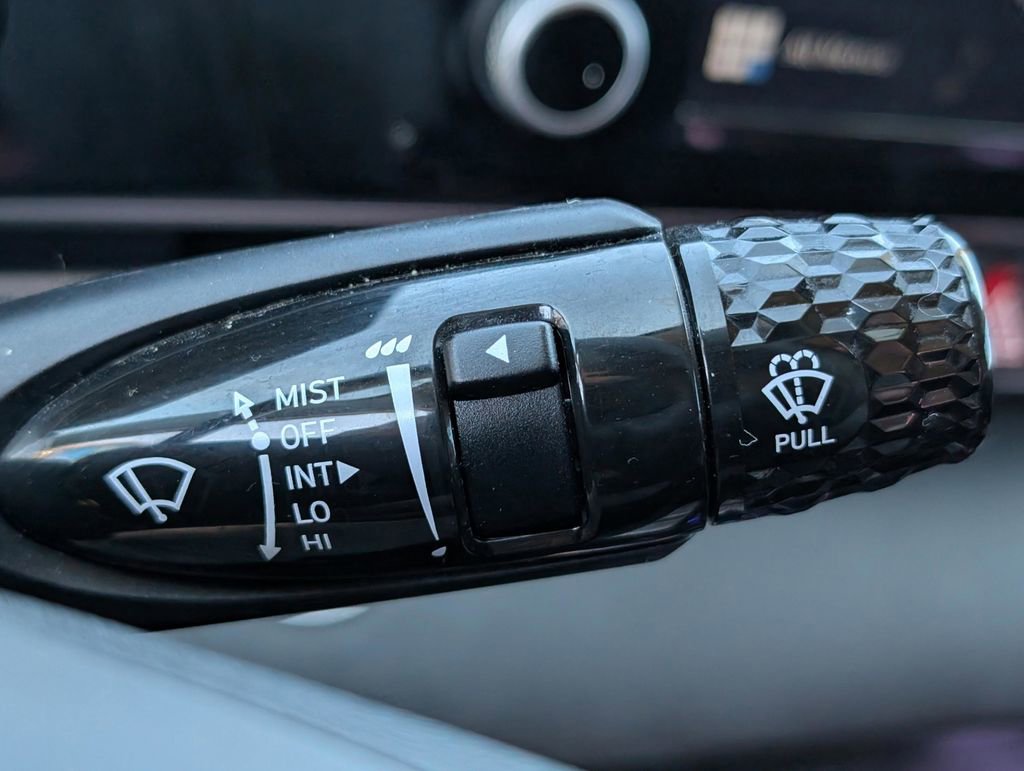 Used 2021 Hyundai Elantra SEL w/ Convenience + Premium Package image 23