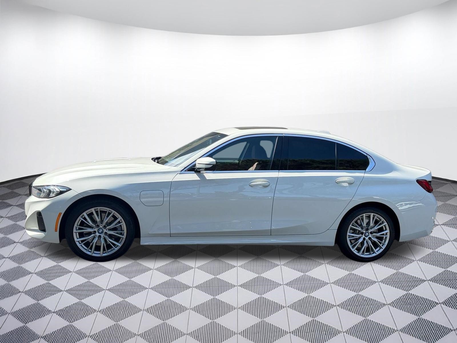 Used 2024 BMW 330e w/ Premium Package RWD image 2