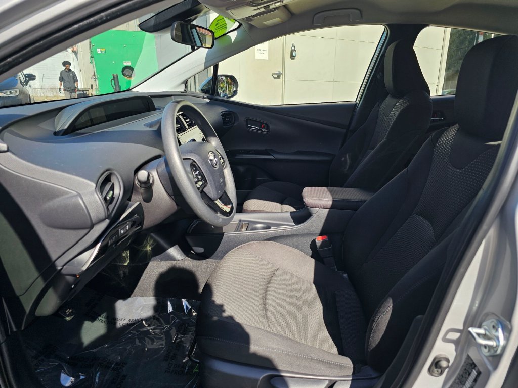 Used 2021 Toyota Prius LE AWD/4WD image 19