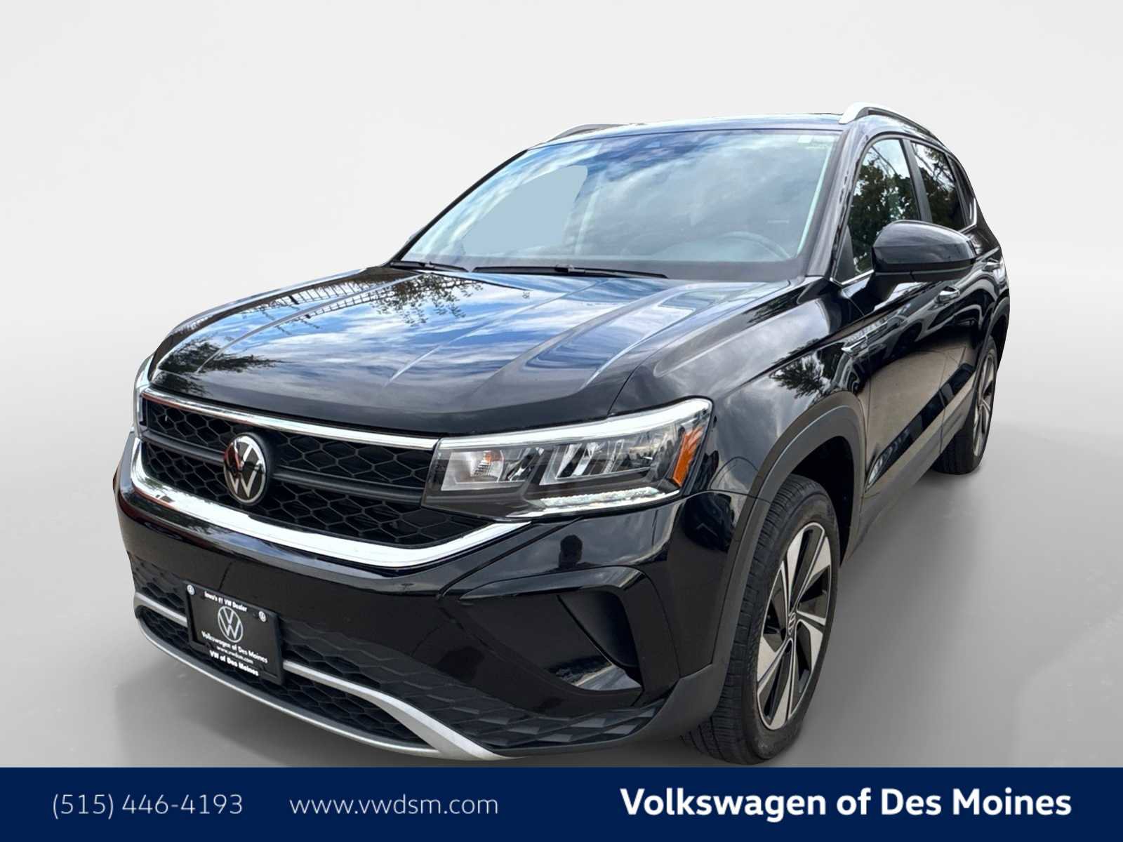 Certified 2024 Volkswagen Taos SE image 1
