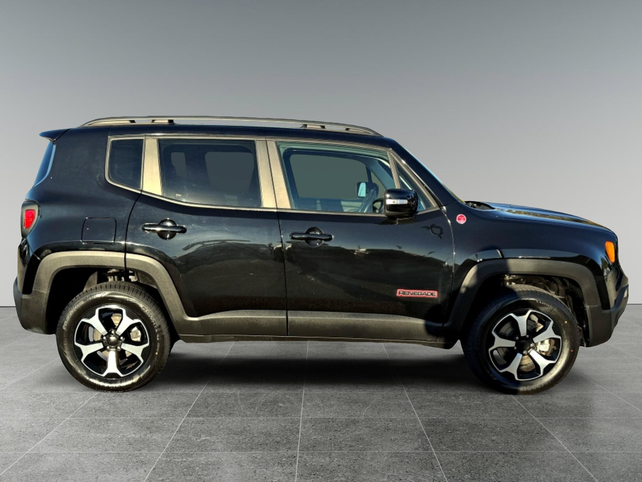 Used 2022 Jeep Renegade Trailhawk w/ Sun/Sound Group AWD/4WD image 7