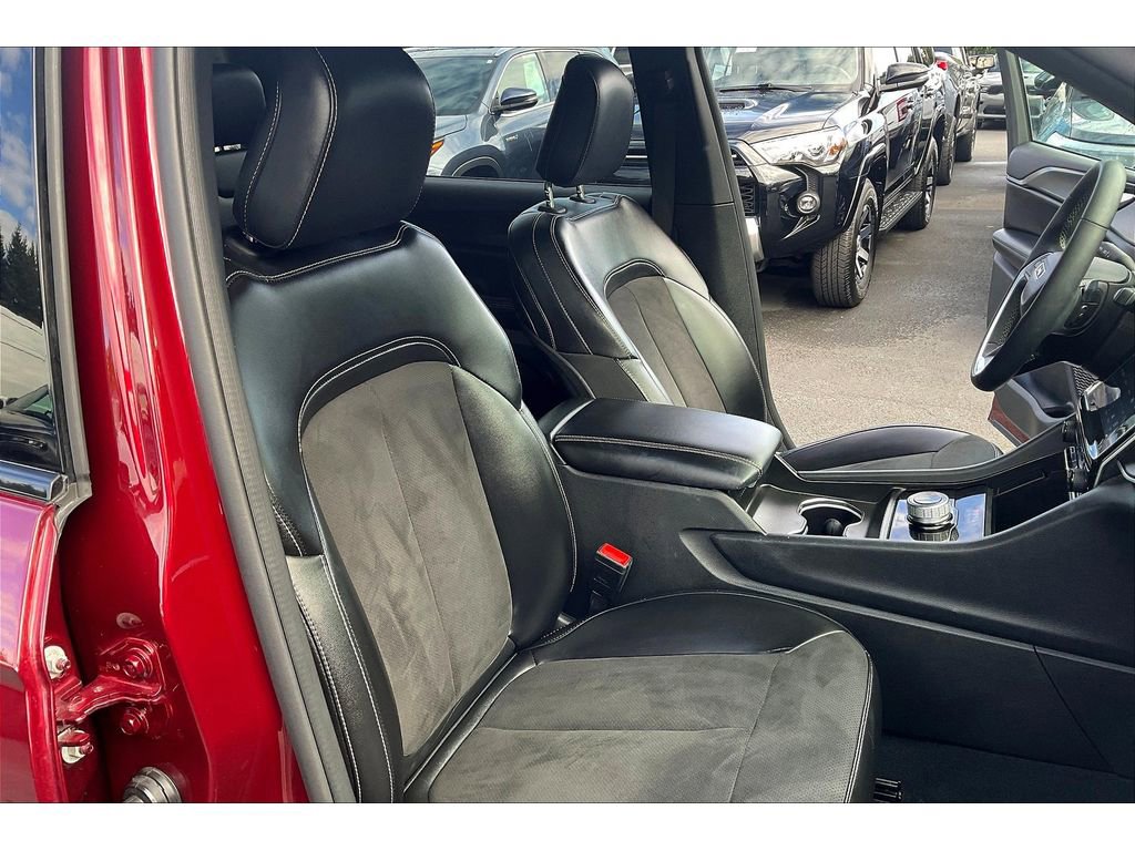 Used 2024 Jeep Grand Cherokee L Laredo image 7