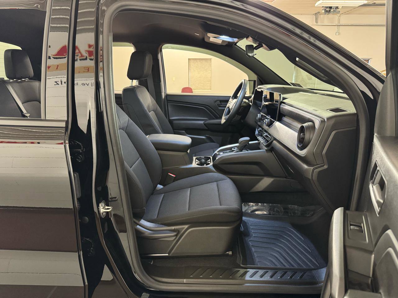 Used 2024 Chevrolet Colorado Trail Boss w/ Advanced Trailering Package image 35