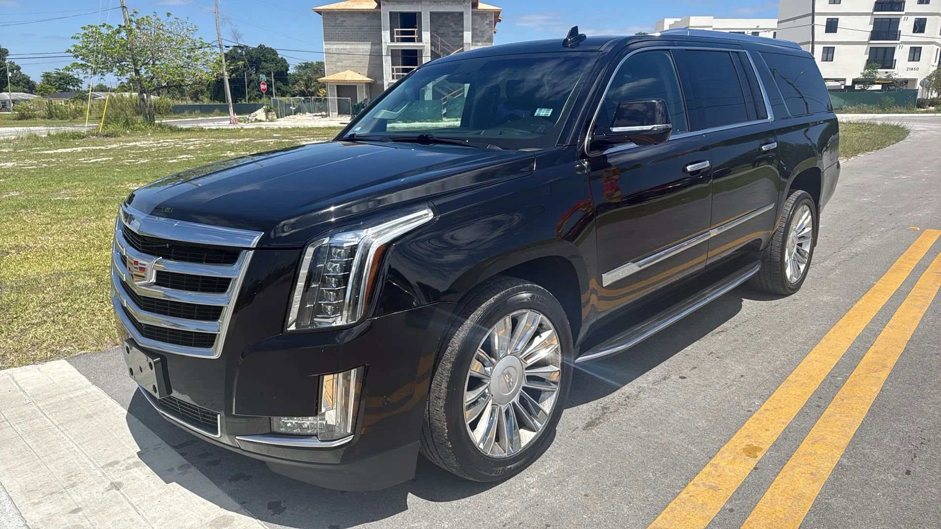 Used 2019 Cadillac Escalade ESV Luxury AWD/4WD image 1