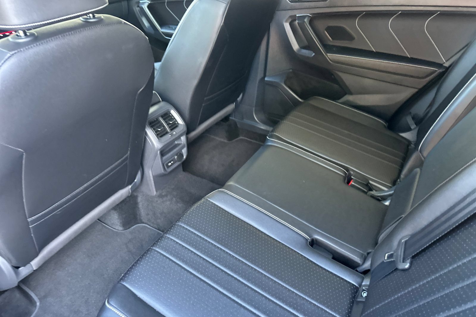 Used 2023 Volkswagen Tiguan SE R-Line AWD/4WD image 12