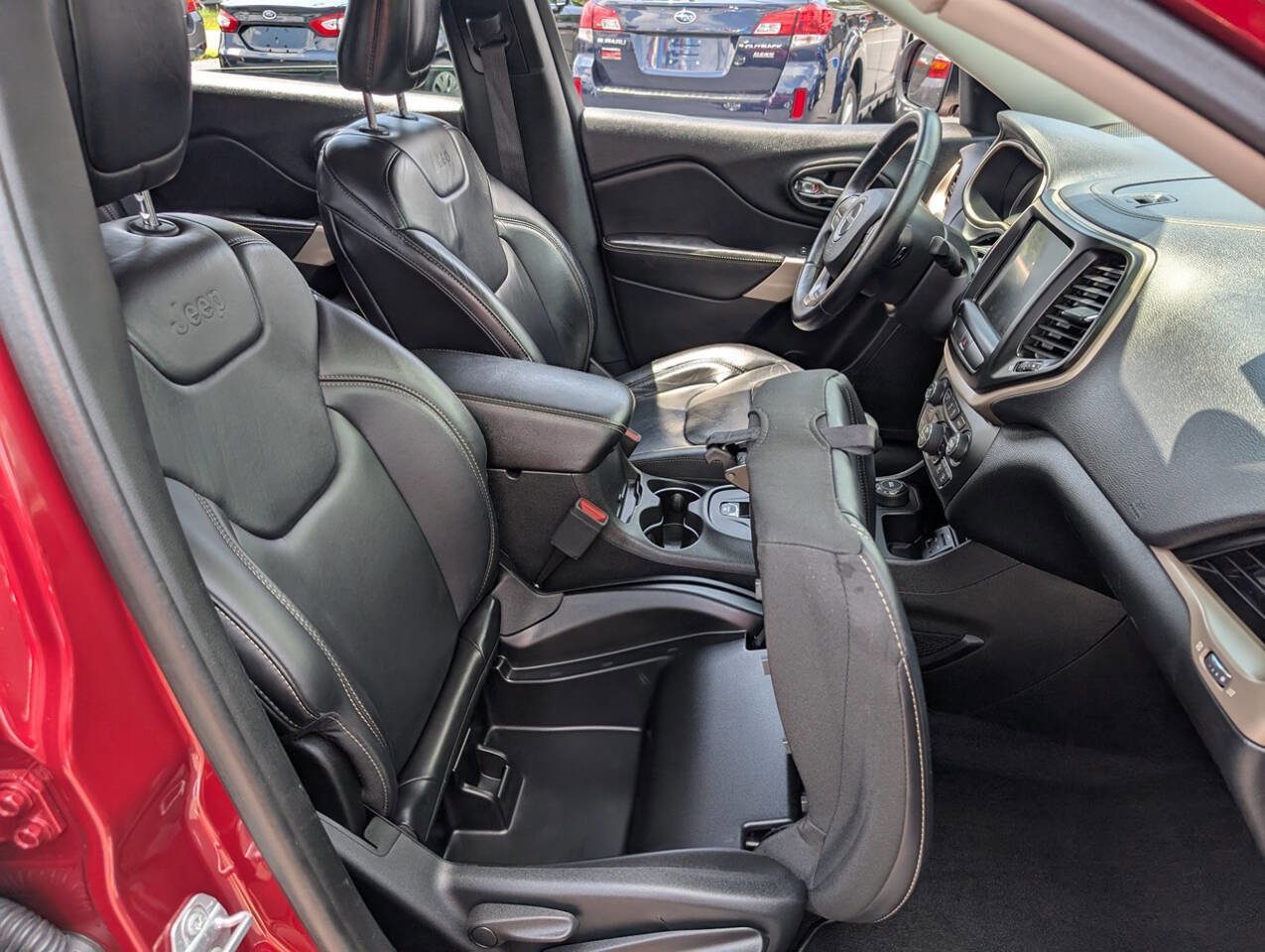 Used 2017 Jeep Cherokee Limited image 16