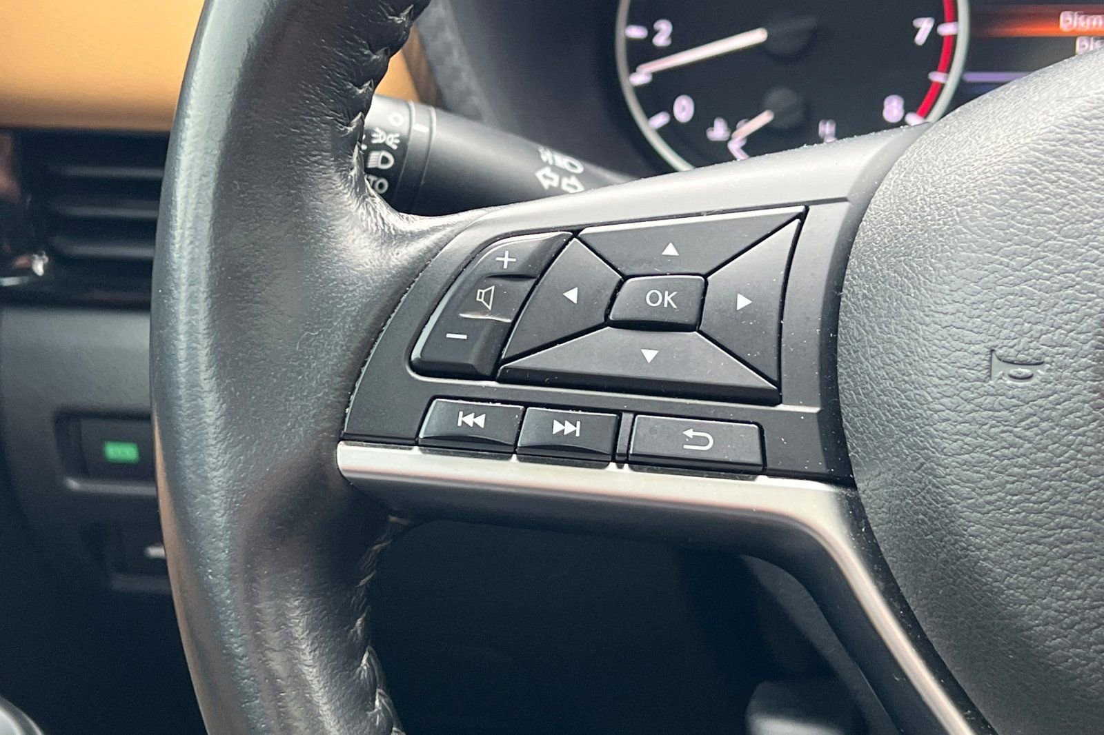 Used 2022 Nissan Sentra SV w/ SV Premium Package image 30