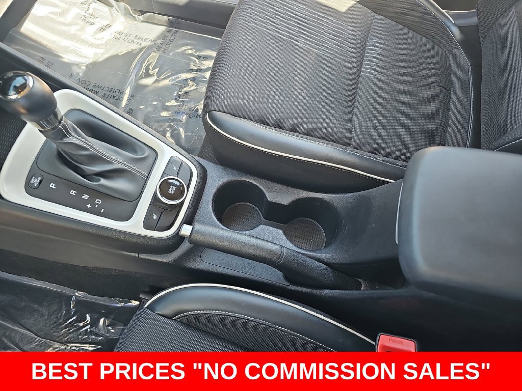 Used 2022 Hyundai Venue Limited FWD image 23