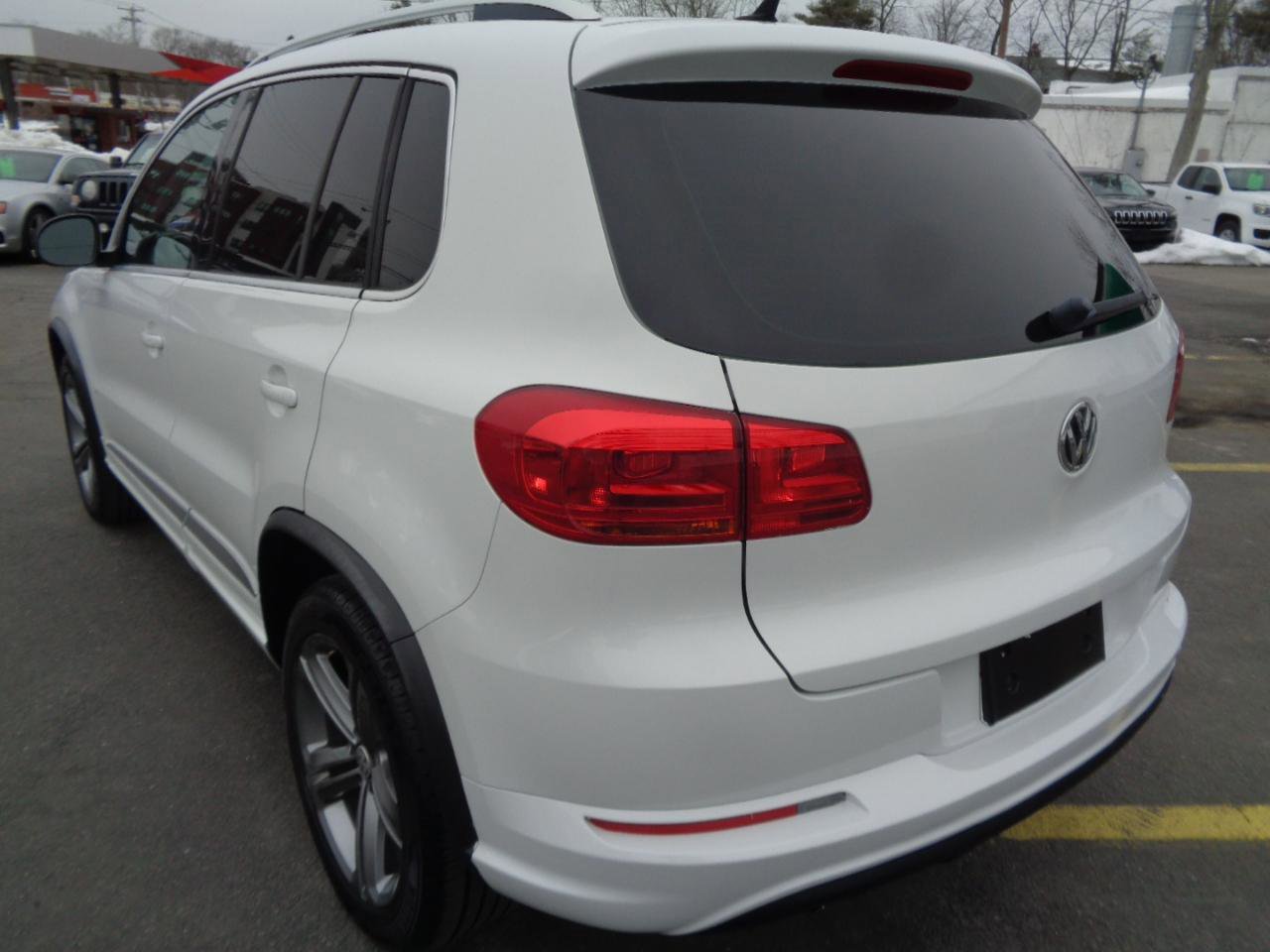 Used 2017 Volkswagen Tiguan Sport image 18