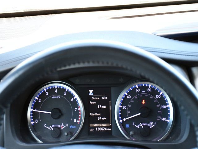 Used 2019 Toyota Highlander Plus FWD image 25