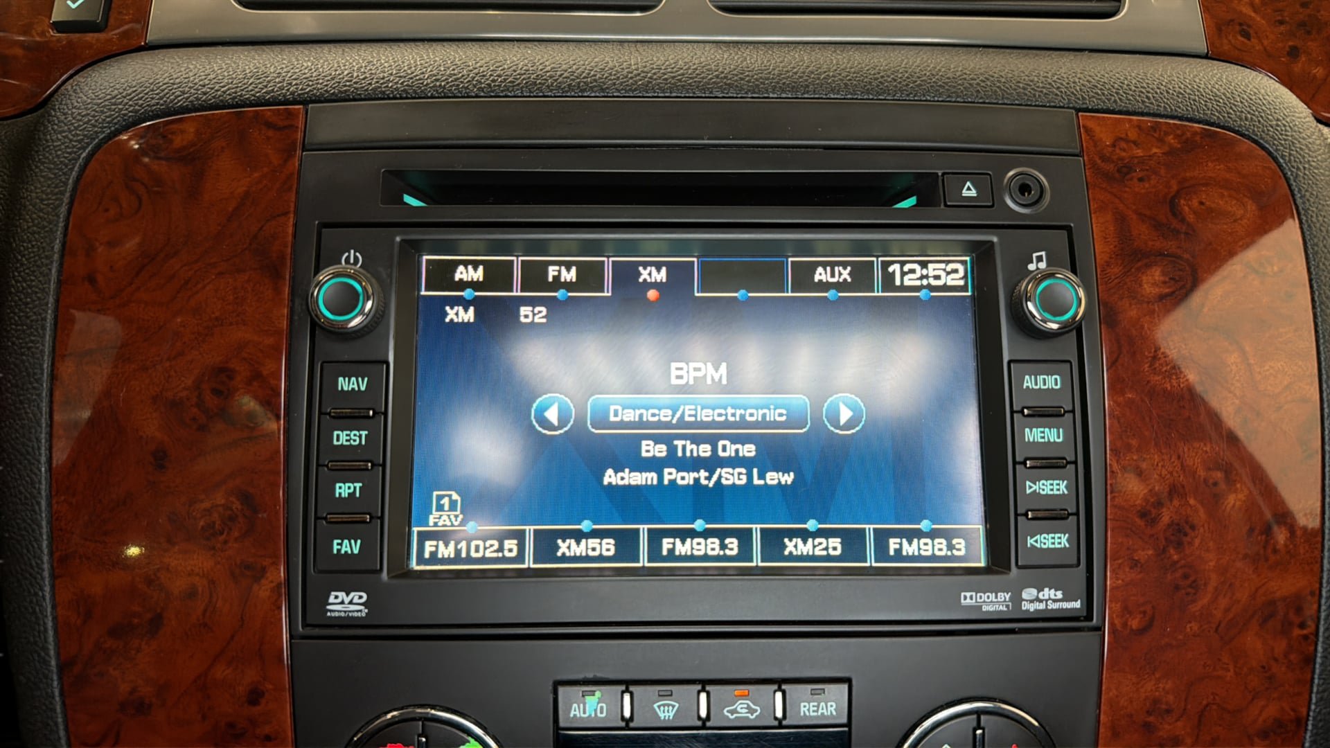 Used 2010 Chevrolet Tahoe LTZ AWD/4WD image 24