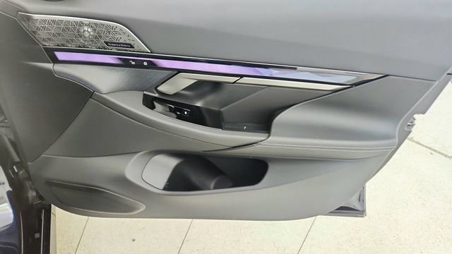 Used 2026 BMW 550e xDrive image 25