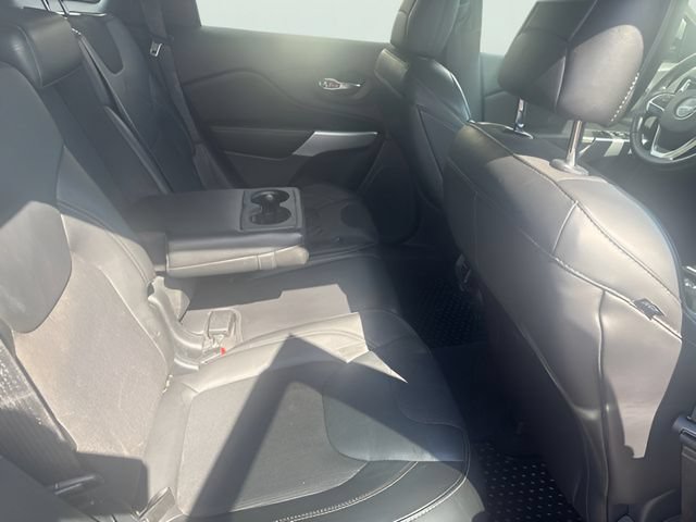 Used 2018 Jeep Cherokee Latitude Plus w/ Comfort/Convenience Group AWD/4WD image 27