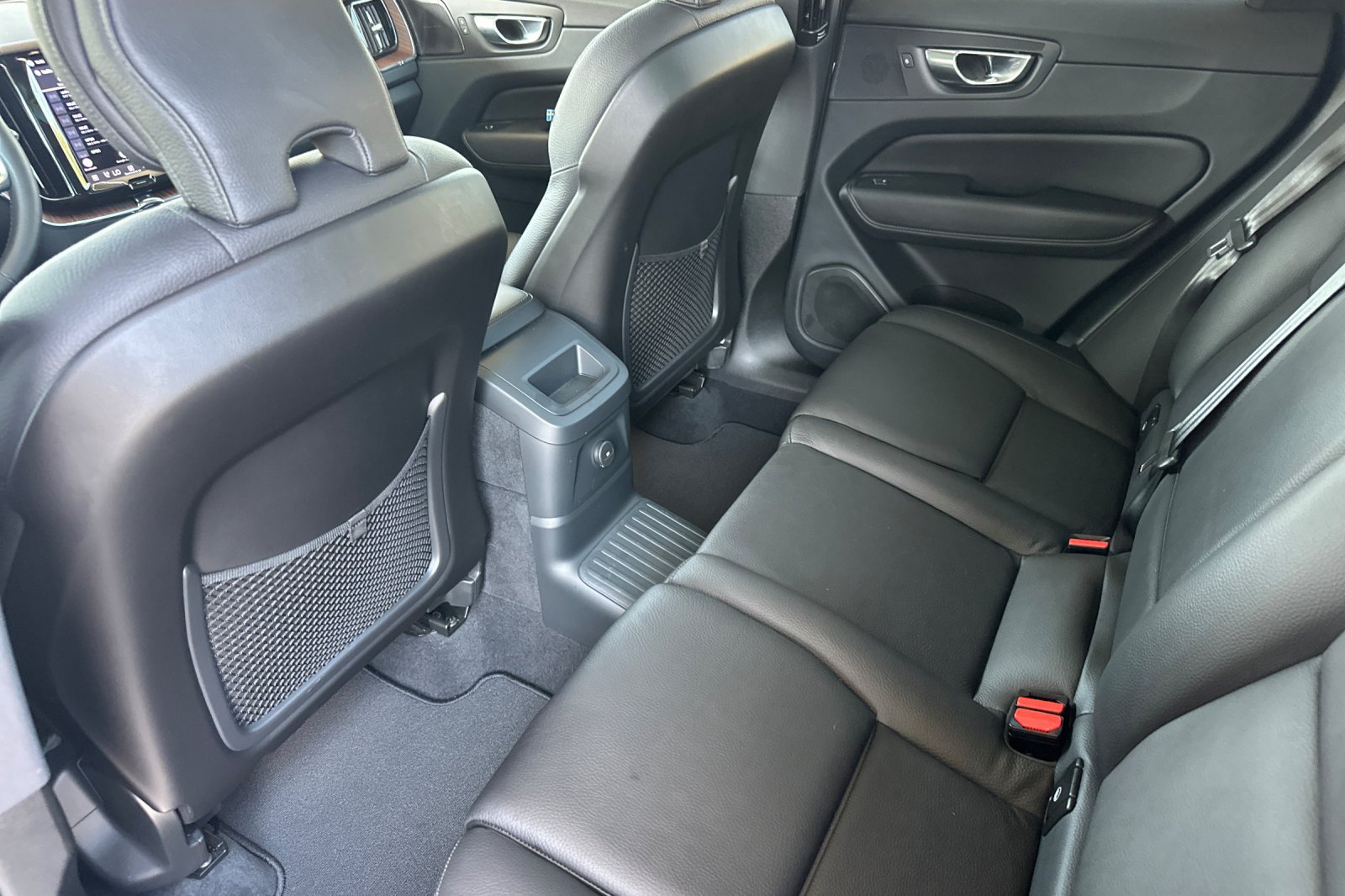 Certified 2023 Volvo XC60 T8 Plus AWD/4WD image 13
