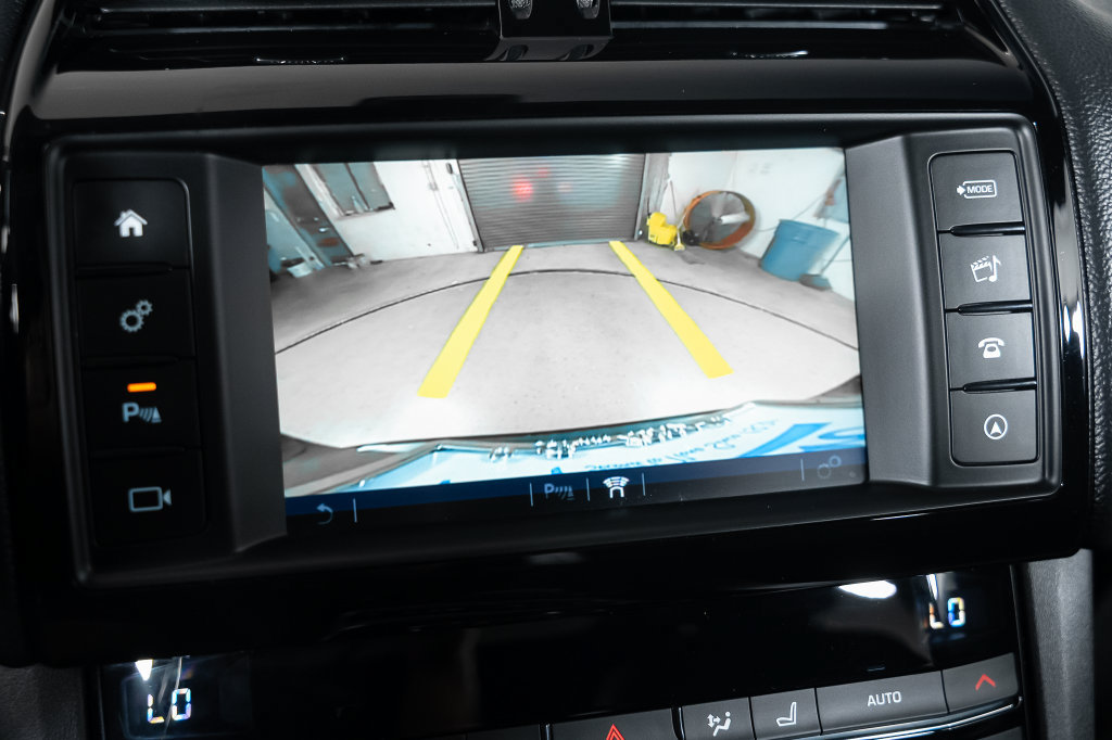 Used 2018 Jaguar F-PACE Premium AWD/4WD image 34