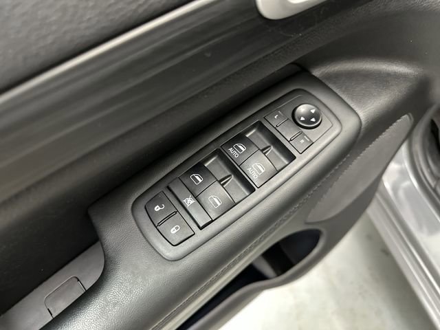 Used 2019 Jeep Grand Cherokee Altitude AWD/4WD image 18