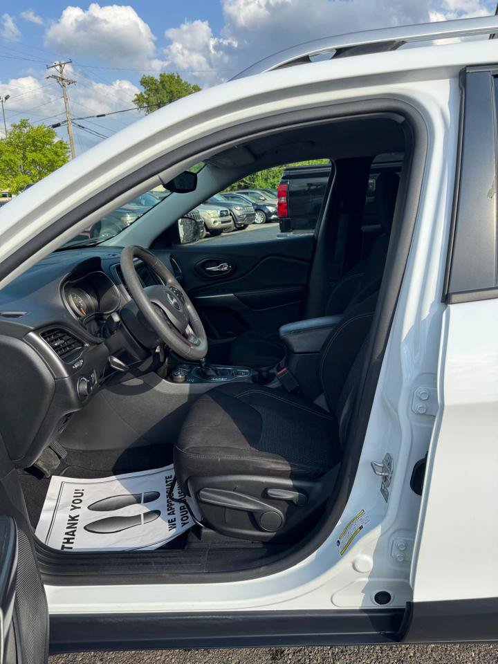 Used 2021 Jeep Cherokee Latitude AWD/4WD image 16