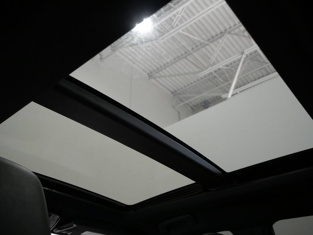 Used 2023 Chrysler 300 S RWD image 4