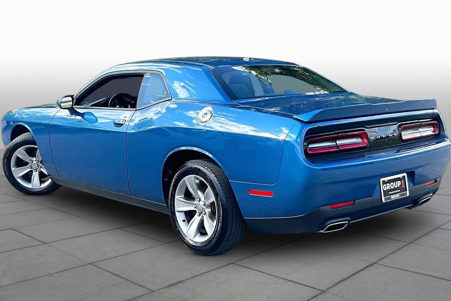 Used 2020 Dodge Challenger SXT w/ Driver Convenience Group RWD image 11