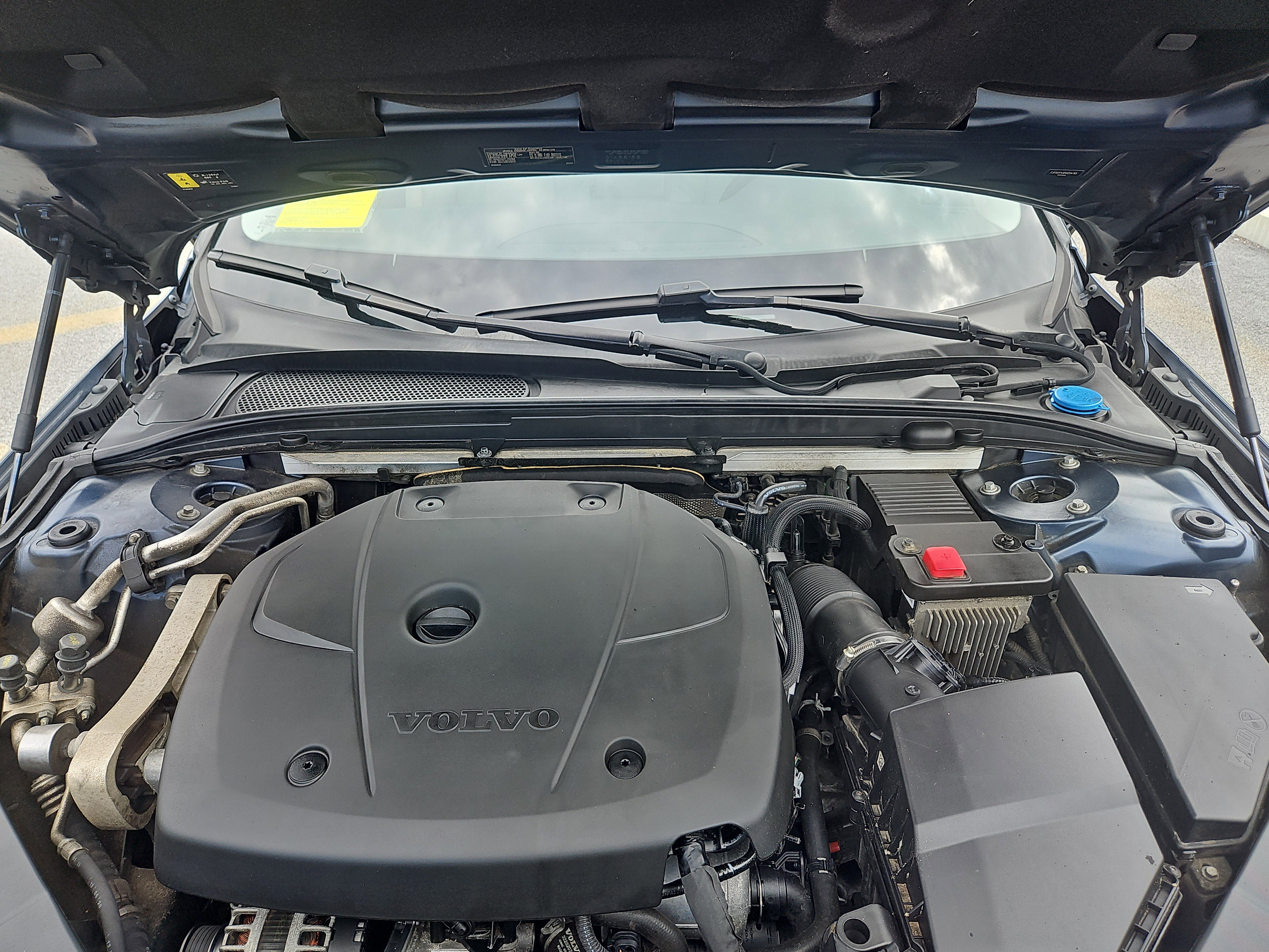 Used 2021 Volvo S60 T5 Momentum w/ Premium Package FWD image 32