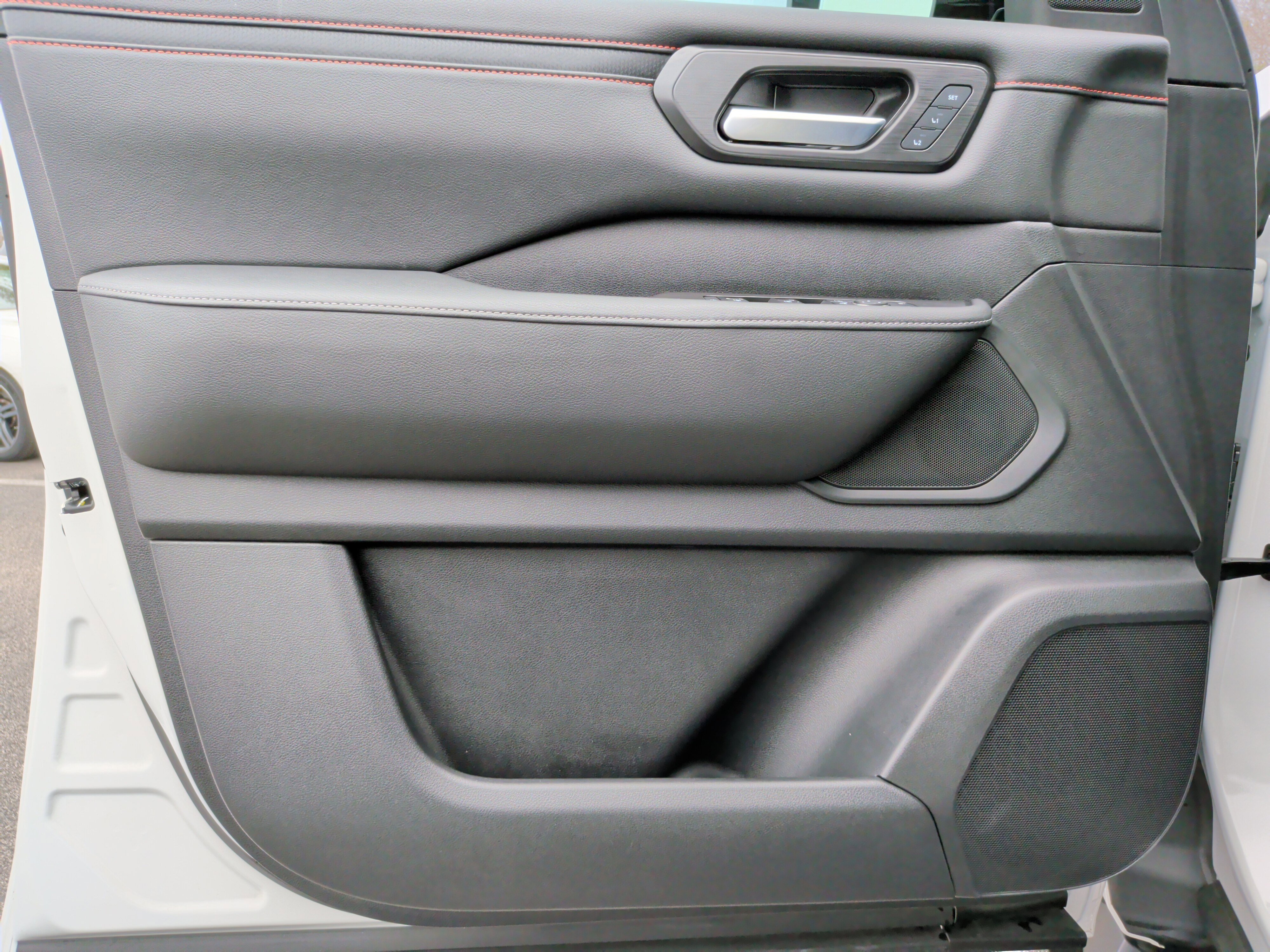 Used 2025 Nissan Armada PRO-4X w/ Pro-4X Premium Package image 27