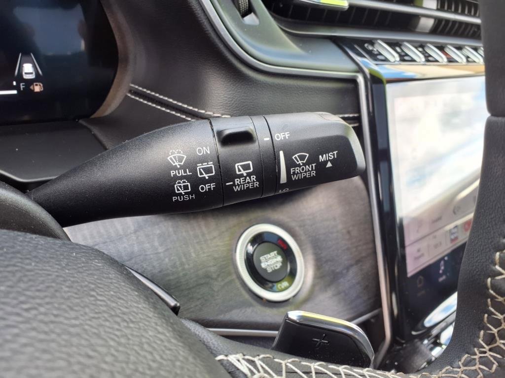 Used 2023 Jeep Grand Cherokee Limited image 22