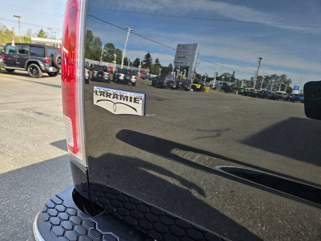 Used 2018 RAM 1500 Laramie AWD/4WD image 12