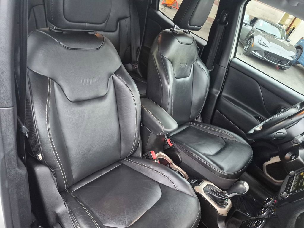 Used 2017 Jeep Renegade Limited image 33