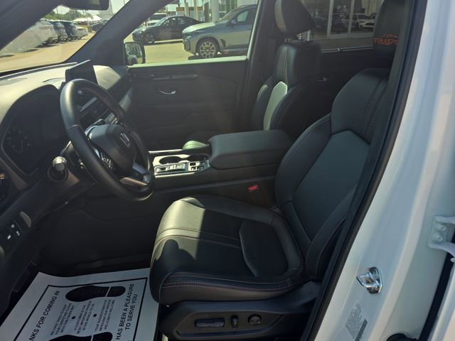 Used 2025 Honda Pilot TrailSport image 9