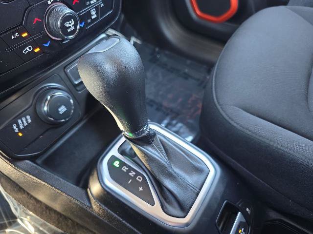 Used 2020 Jeep Renegade Latitude AWD/4WD image 30
