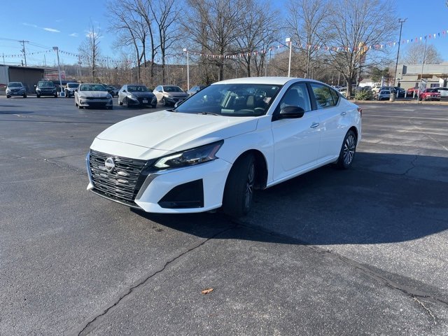 Used 2025 Nissan Altima 2.5 SV image 3